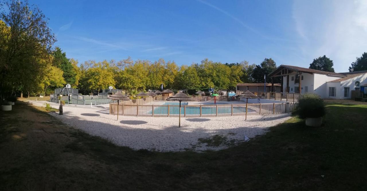 Camping Les Maraises Saint-Martin-de-Ré Exterior foto